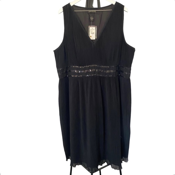 wedding dress chiffon Sleeved Lace Flowing Color:Black and Pink SleeveLength:Sleeveless 10 Festive and Chic